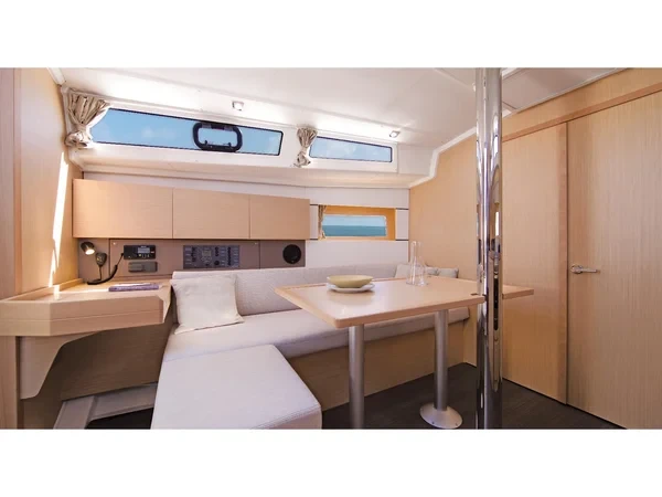 Oceanis 38.1 - Yacht Charter Sailica