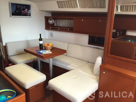 Oceanis 45 - Yacht Charter Sailica