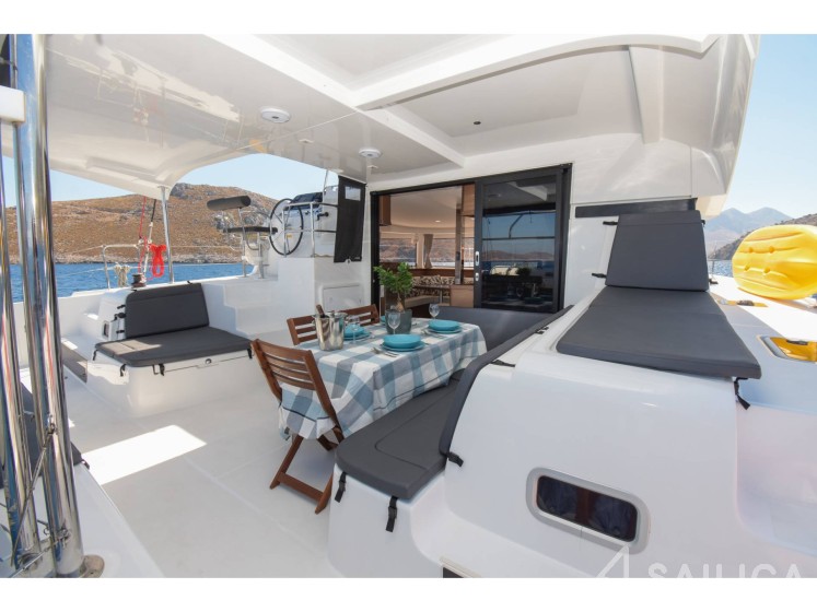 Lagoon 42 - Yacht Charter Sailica