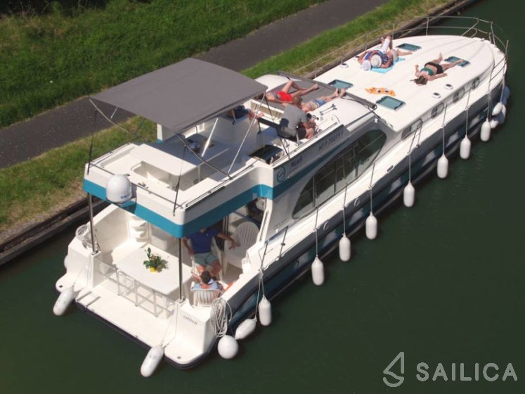 Estivale Octo Fly C - Yacht Charter Sailica