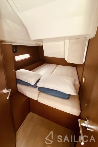 Oceanis 40.1 - Yacht Charter Sailica