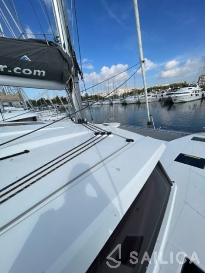 Astréa 42 - Photo #27 Astréa 42 - Yacht Charter Sailica