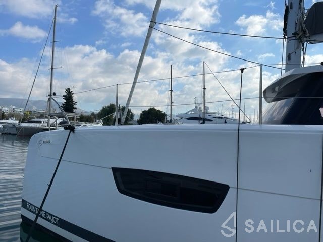 Astréa 42 - Photo #18 Astréa 42 - Yacht Charter Sailica