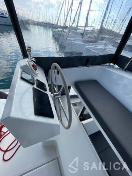Astréa 42 - Photo #24 Astréa 42 - Yacht Charter Sailica