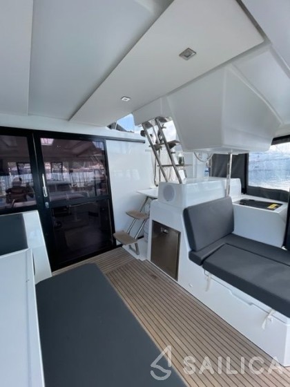 Astréa 42 - Photo #21 Astréa 42 - Yacht Charter Sailica