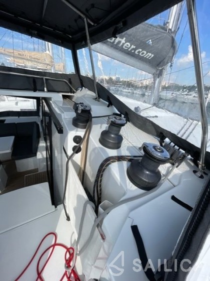 Astréa 42 - Photo #23 Astréa 42 - Yacht Charter Sailica
