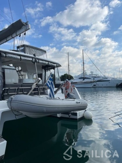 Astréa 42 - Photo #19 Astréa 42 - Yacht Charter Sailica