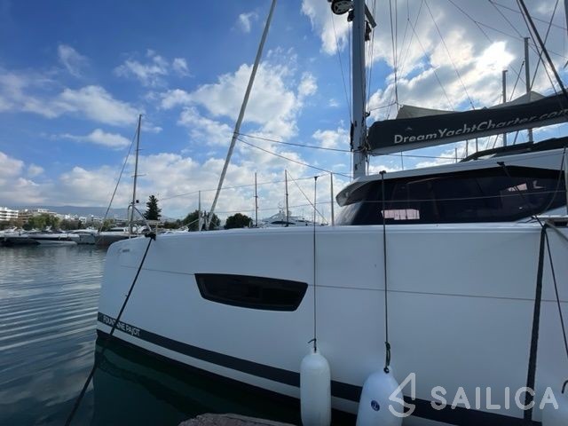 Astréa 42 - Photo #17 Astréa 42 - Yacht Charter Sailica