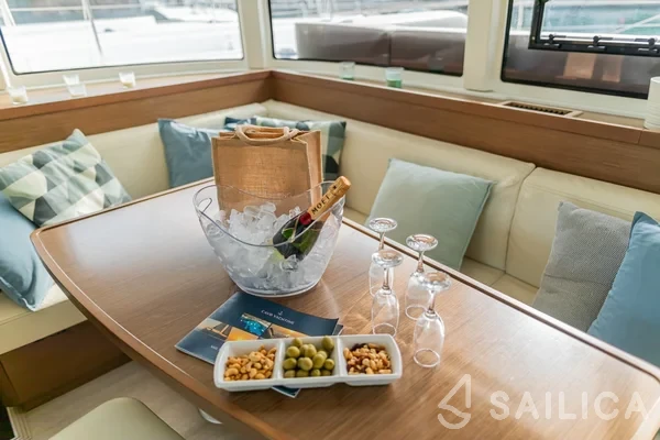 Lagoon 42 - Photo #95 Lagoon 42 - Yacht Charter Sailica