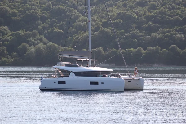 Lagoon 42 - Photo #116 Lagoon 42 - Yacht Charter Sailica