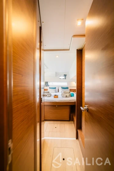 Lagoon 42 - Photo #96 Lagoon 42 - Yacht Charter Sailica