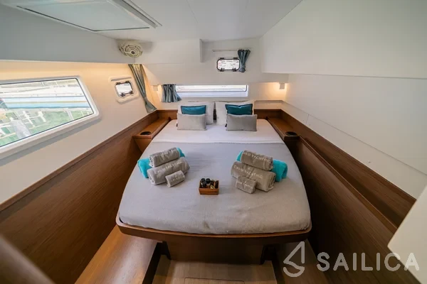 Lagoon 42 - Photo #98 Lagoon 42 - Yacht Charter Sailica