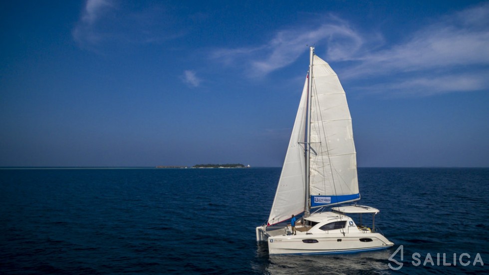 Leopard 384 - 4 + 2 cab. - Yacht Charter Sailica