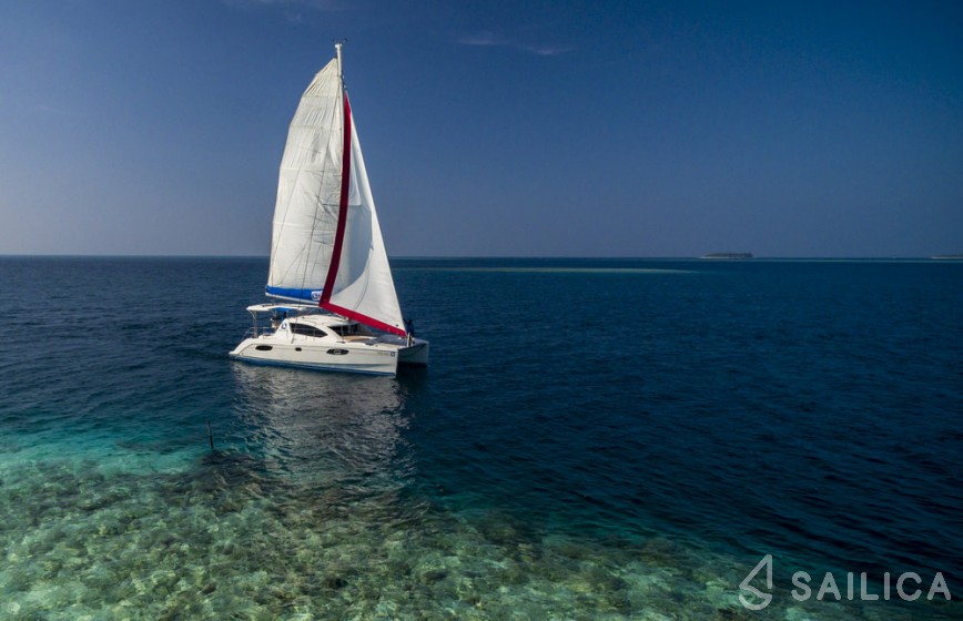 Leopard 384 - 4 + 2 cab. - Yacht Charter Sailica