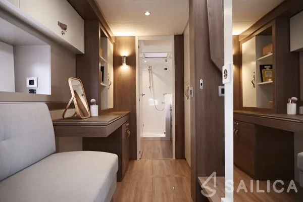 Bali 4.4 - Yacht Charter Sailica