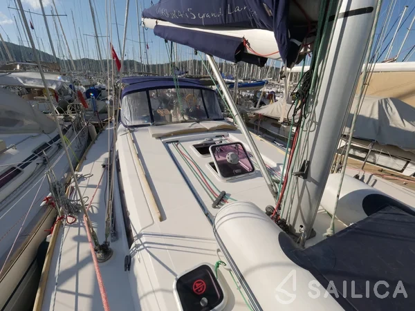 Dufour 445 GL - Yacht Charter Sailica
