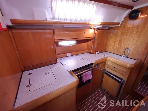 Bavaria 42 - Yacht Charter Sailica