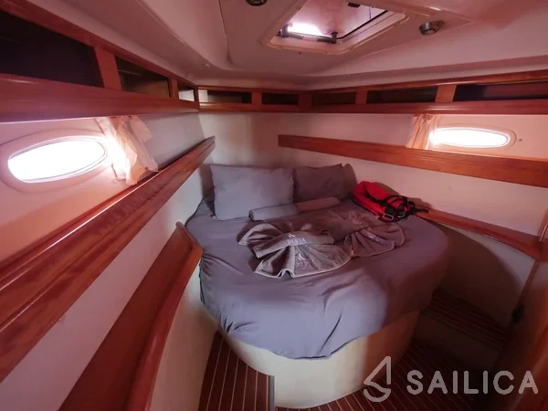 Bavaria 42 - Yacht Charter Sailica