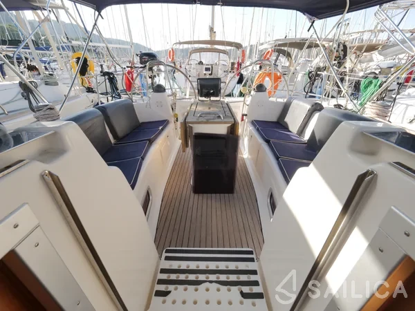Bavaria 42 - Yacht Charter Sailica