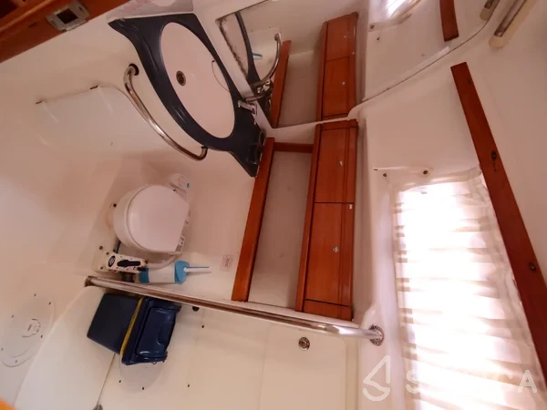 Bavaria 42 - Yacht Charter Sailica