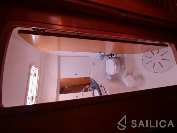 Bavaria 42 - Yacht Charter Sailica