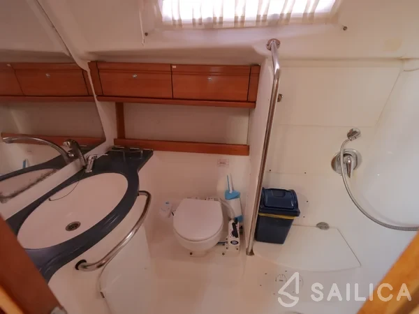 Bavaria 42 - Yacht Charter Sailica