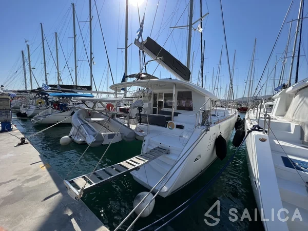 Lagoon 400 S2 - Yacht Charter Sailica