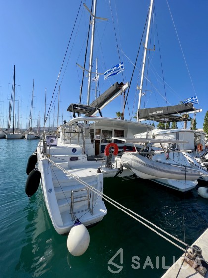 Lagoon 400 S2 - Yacht Charter Sailica