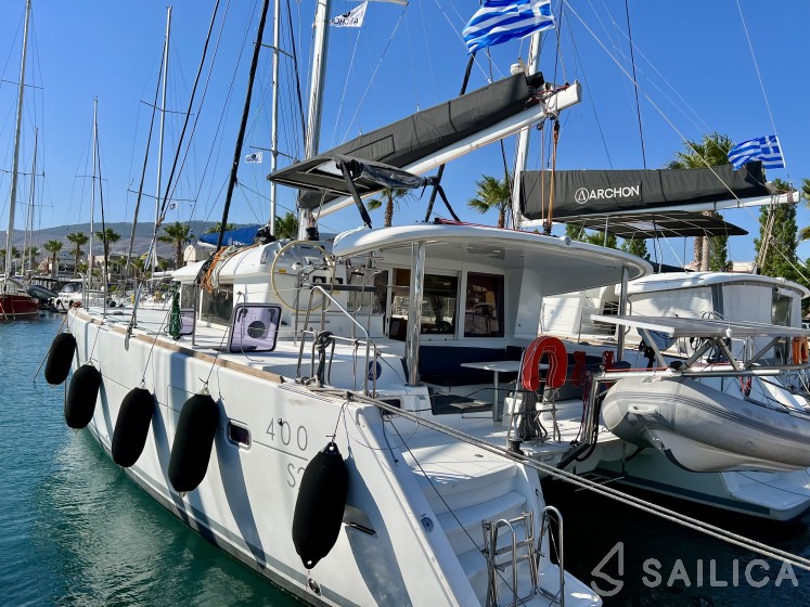 Lagoon 400 S2 - Yacht Charter Sailica