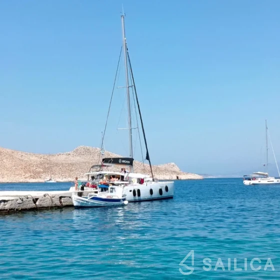 Lagoon 400 S2 - Yacht Charter Sailica