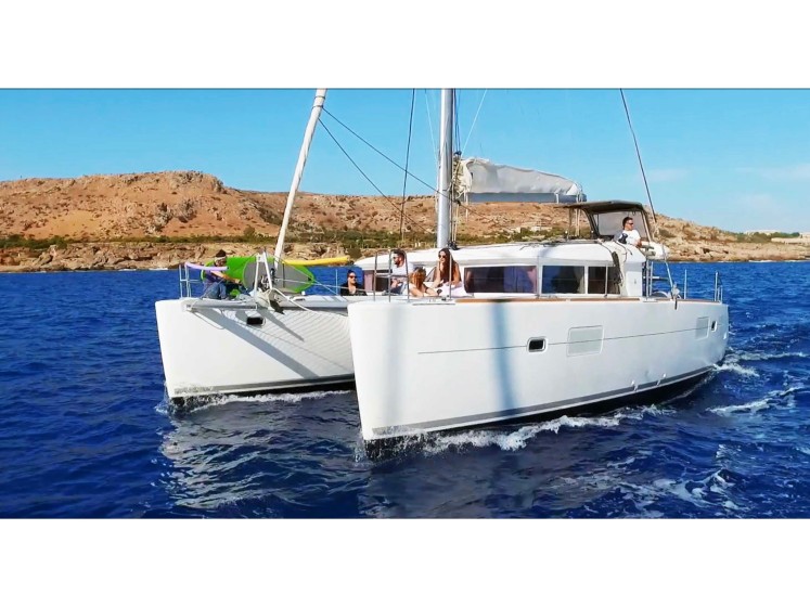 Lagoon 400 S2 - Yacht Charter Sailica