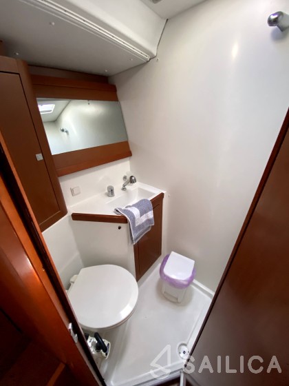 Oceanis 48 - Yacht Charter Sailica
