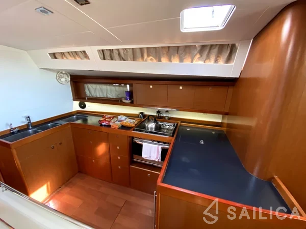 Oceanis 48 - Yacht Charter Sailica