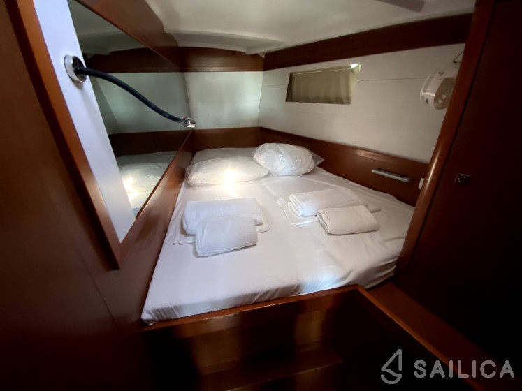 Oceanis 48 - Yacht Charter Sailica