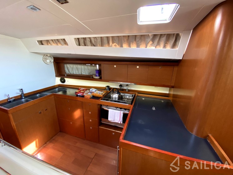 Oceanis 48 - Yacht Charter Sailica