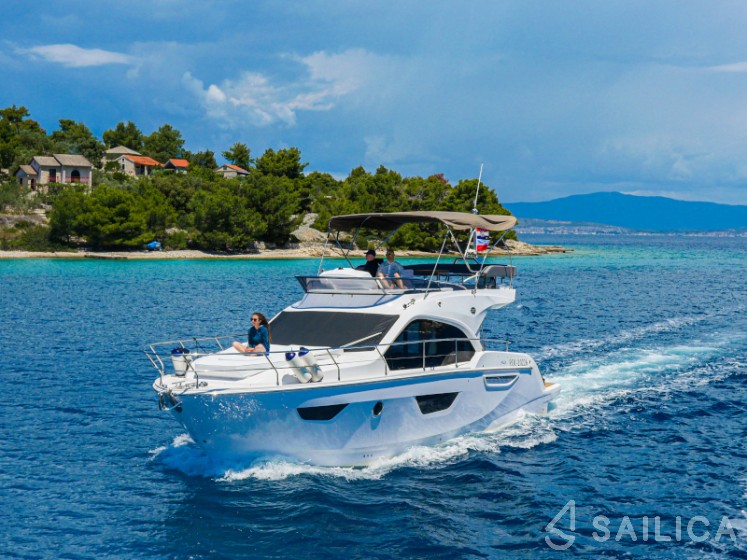 Sessa Fly 42 - 2 cab. - Yacht Charter Sailica