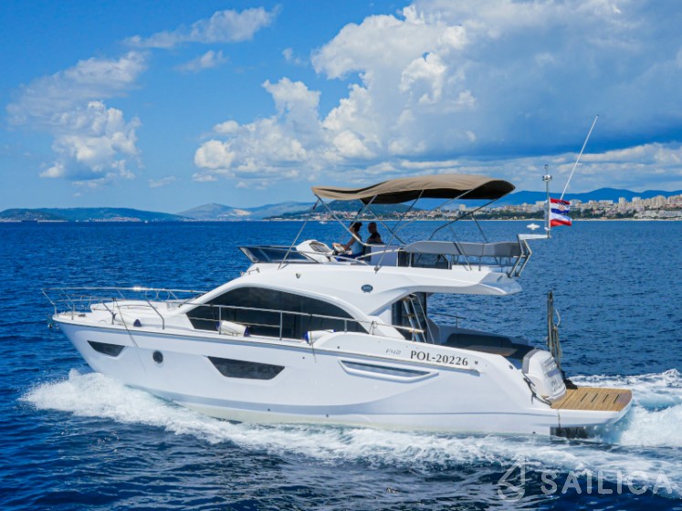 Sessa Fly 42 - 2 cab. - Yacht Charter Sailica