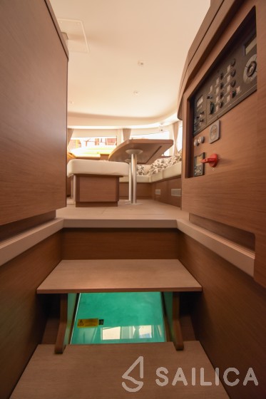 Lagoon 42 - Yacht Charter Sailica