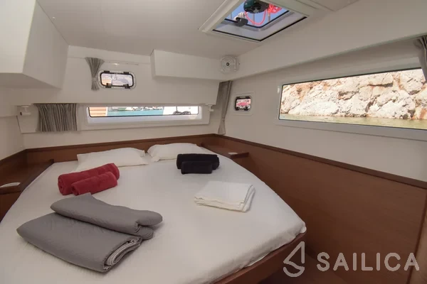 Lagoon 42 - Yacht Charter Sailica