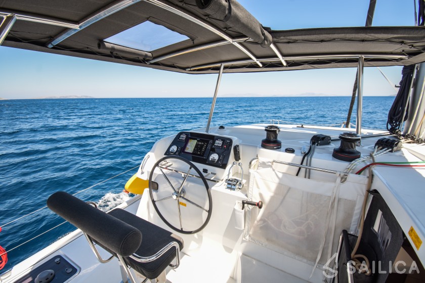 Lagoon 42 - Yacht Charter Sailica