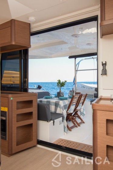 Lagoon 42 - Yacht Charter Sailica