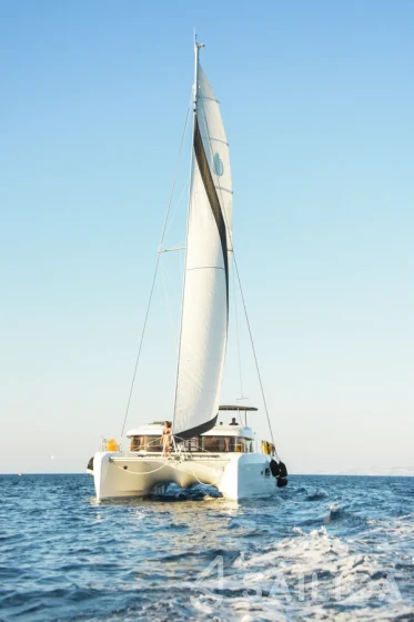 Lagoon 42 - Yacht Charter Sailica