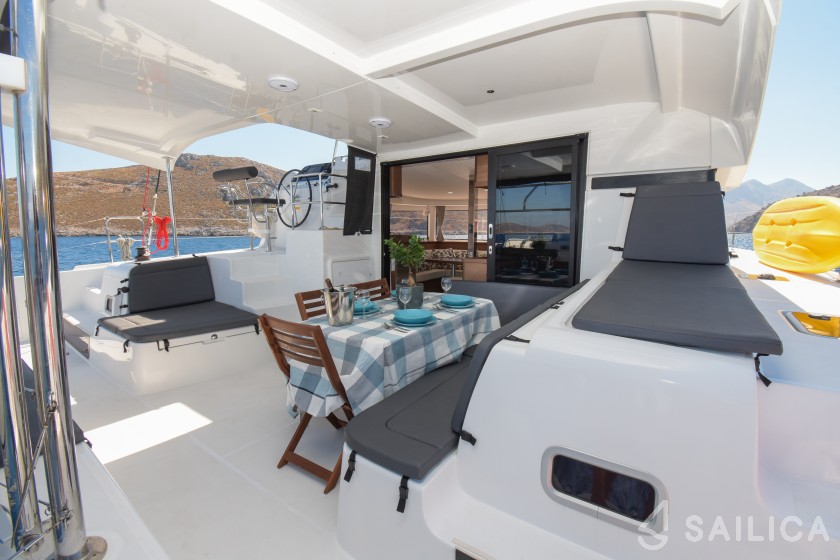 Lagoon 42 - Yacht Charter Sailica