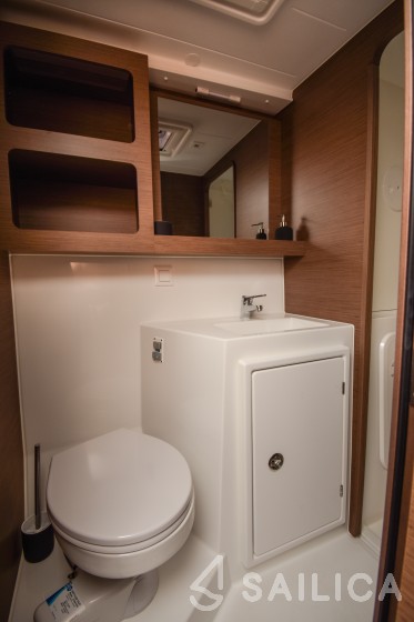 Lagoon 42 - Yacht Charter Sailica