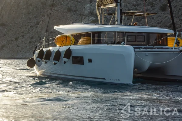 Lagoon 42 - Yacht Charter Sailica