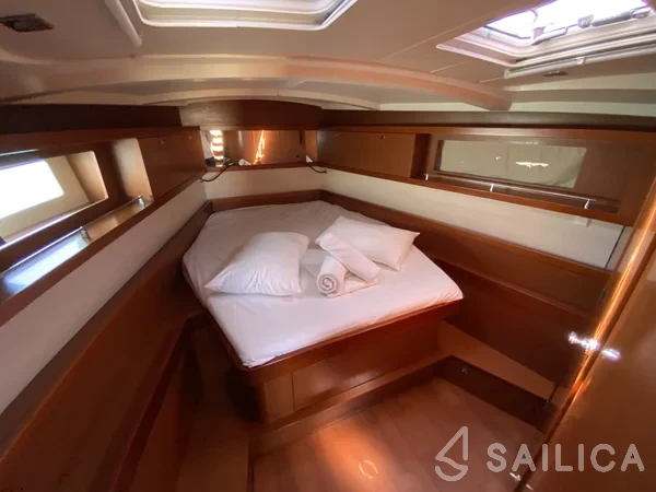 Oceanis 45 - Yacht Charter Sailica