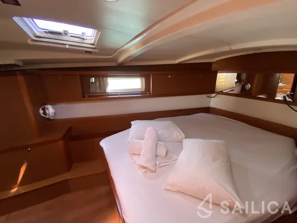 Oceanis 45 - Yacht Charter Sailica