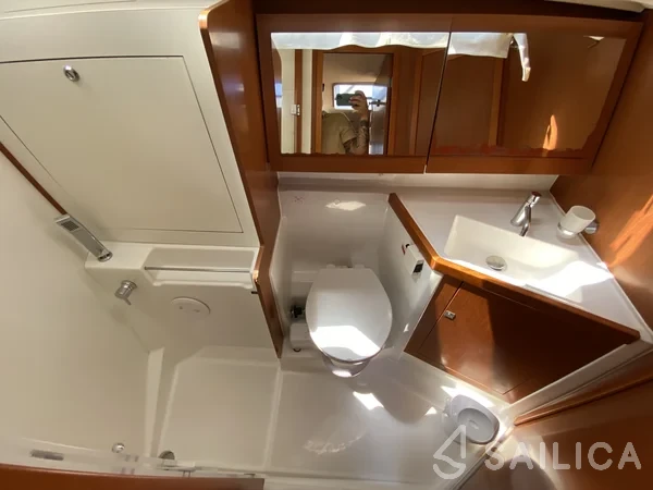 Oceanis 45 - Yacht Charter Sailica