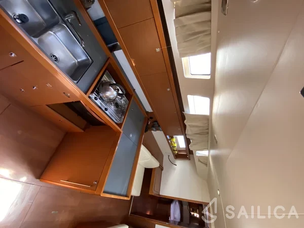 Oceanis 45 - Yacht Charter Sailica