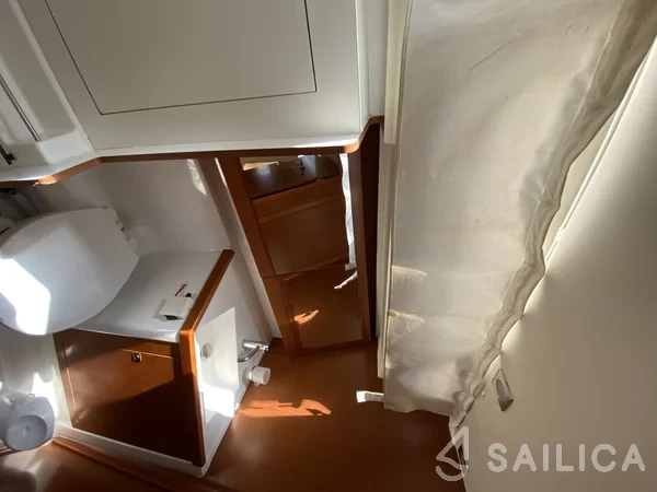 Oceanis 45 - Yacht Charter Sailica